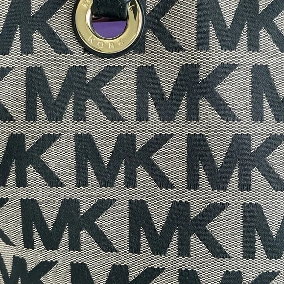 Michael Kors Tote Bag - Picture 7 of 16